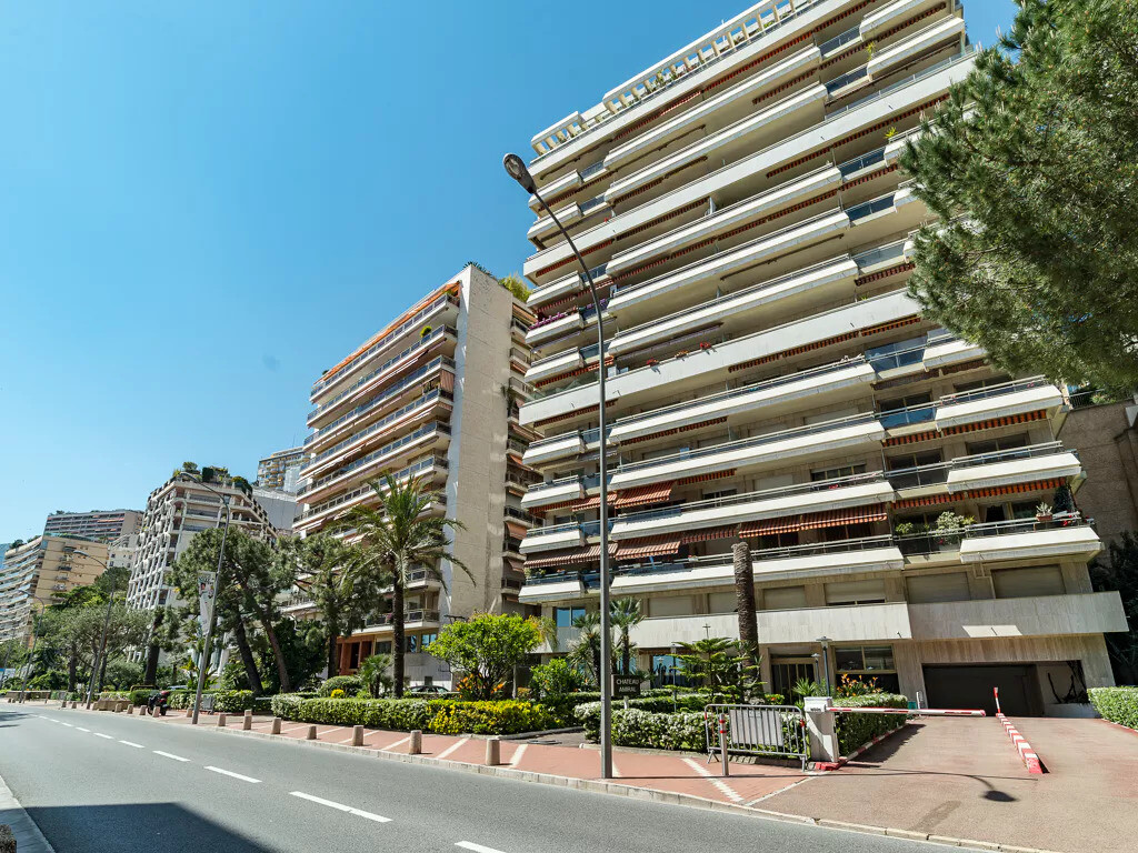 Château Amiral Monaco: Luxury apartments with breathtaking views.