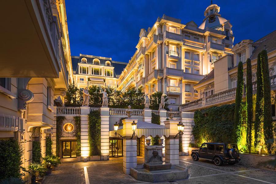 Exterior view of the Metropole Residence Monaco, showcasing its elegant architecture and location in the Carré d'Or district.