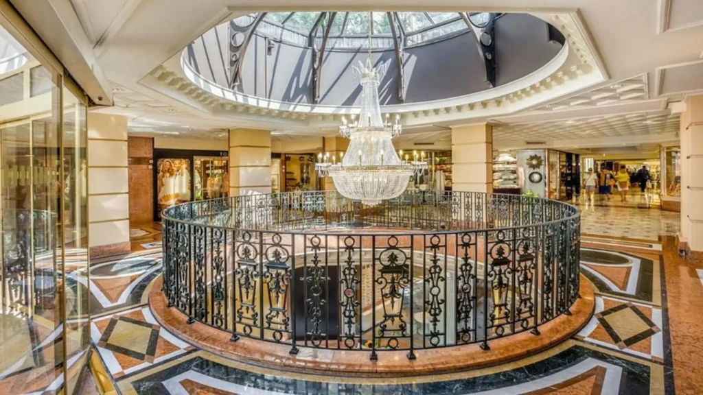 Métropole building in carré d'or district in monaco.